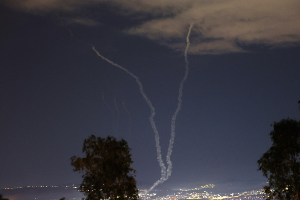 Εκρήξεις στην Ιερουσαλήμ μετά τον εντοπισμό ιρανικών πυραύλων - Σε επιφυλακή η ισραηλινή αεράμυνα