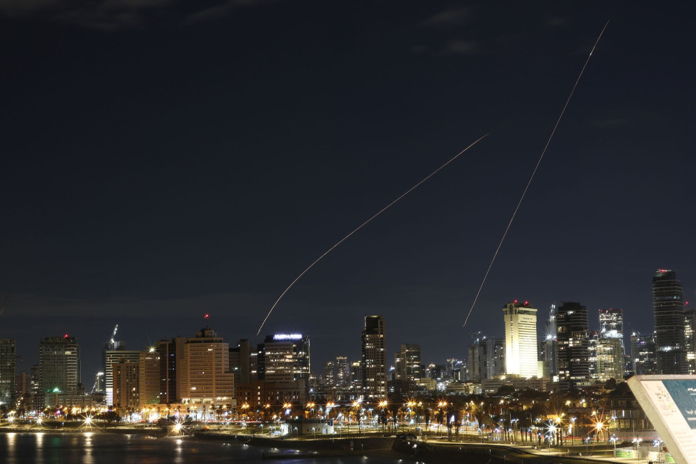 Συναγερμός και πάλι στο Τελ Αβίβ - Στη Μεσόγειο κατευθύνεται το γαλλικό αεροπλανοφόρο Charles De Gaulle