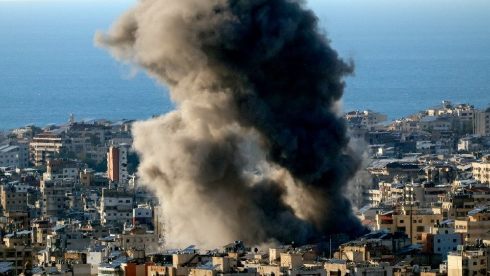 Το Ισραήλ διατάσσει μαζικές εκκενώσεις στον Λίβανο και πλήττει στόχους της Χεζμπολάχ