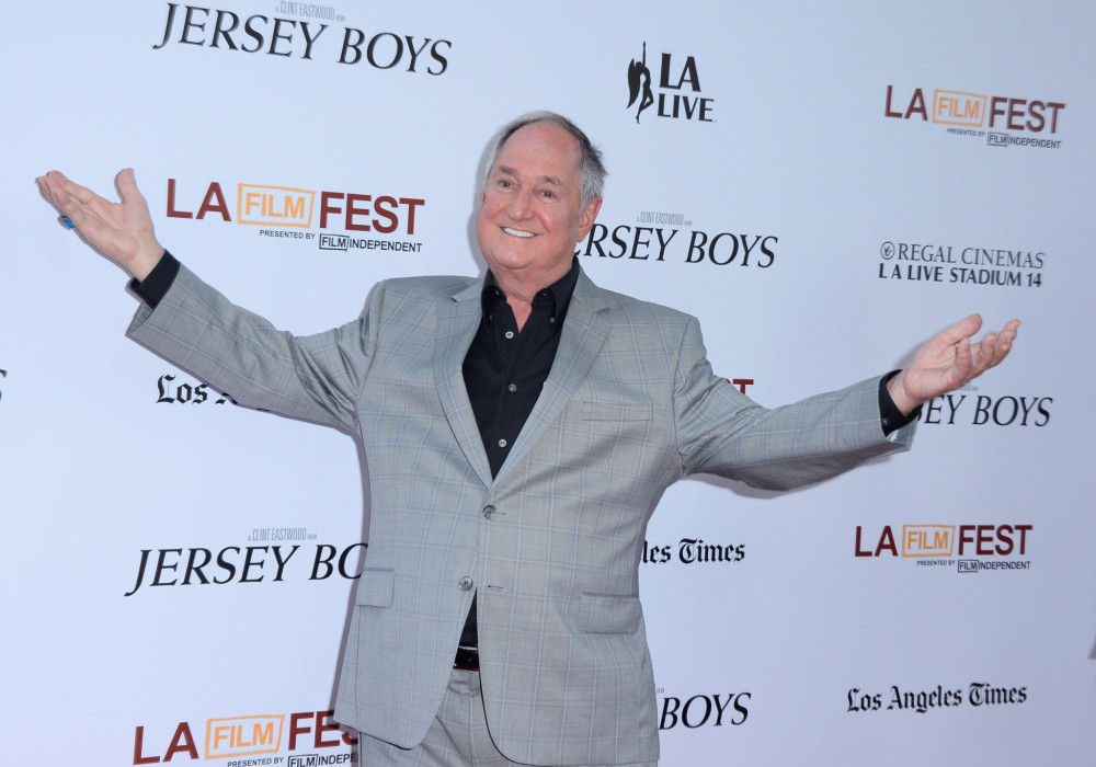 Νιλ Σεντάκα: πέθανε ο θρύλος της ποπ και ροκ μουσικής στα 86 χρόνια του