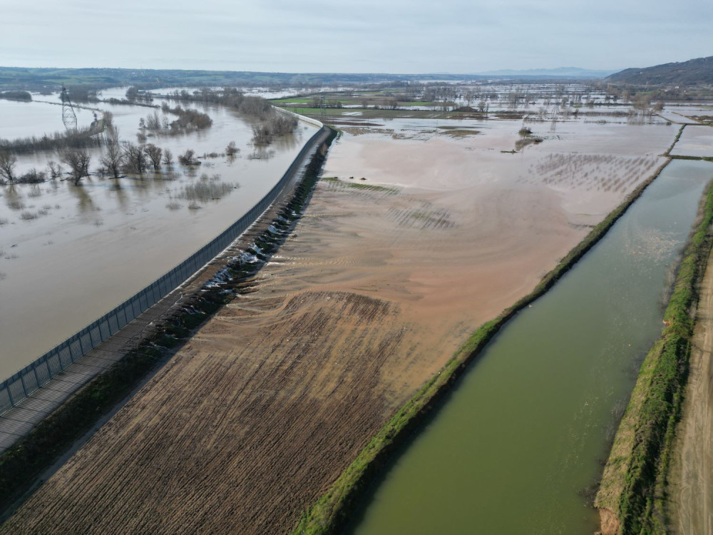 Έβρος: παραμένει σε κόκκινο συναγερμό - 150.000 στρέμματα έχουν πλημμυρίσει