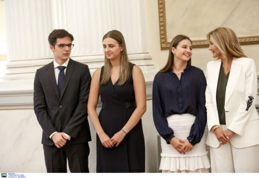 Έλεος με τα fake news: προκλητικό και χυδαίο δημοσίευμα ισχυρίζεται επιστροφή της Σοφίας Μητσοτάκη από το Ντουμπάι με ιδιωτικό τζετ