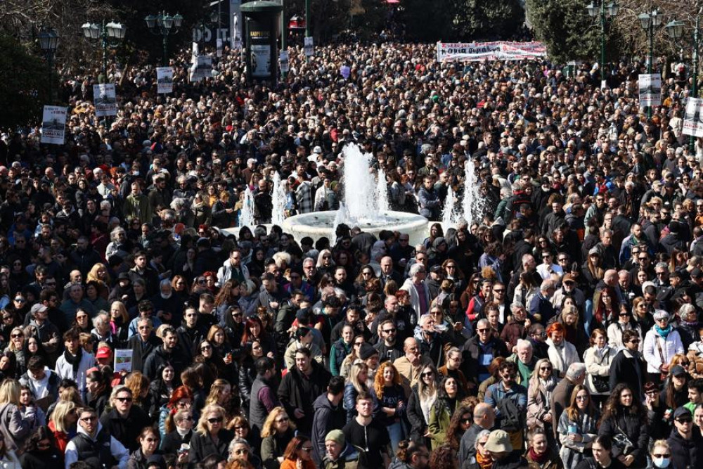 Τέμπη - Σύνταγμα: 174 προσαγωγές & 11 συλλήψεις από την ΕΛ.ΑΣ. - Πάνω από 40.000 έδωσαν το παρών (photos)