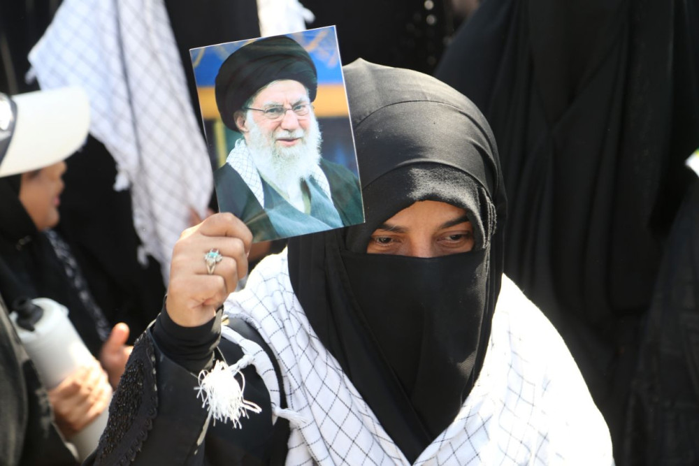 Η Γαλλία χαιρετίζει τον θάνατο Χαμενεΐ