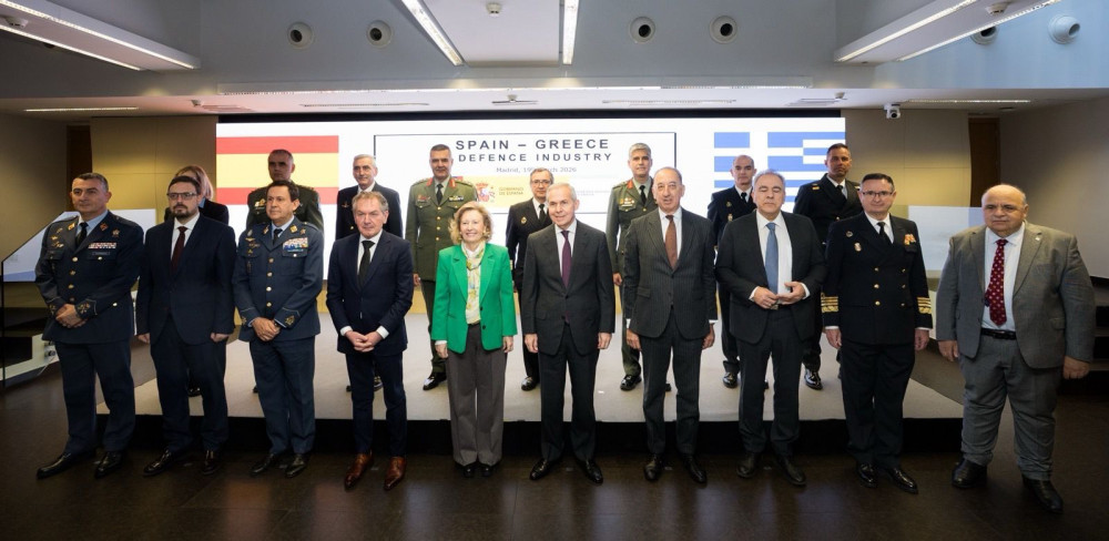 Συνάντηση Δαβάκη με την Ισπανίδα ομόλογό του: εμβάθυνση της σχέσης στην αμυντική βιομηχανία