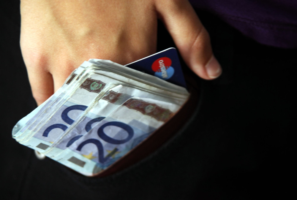 Ποιοι θα δουν αυξήσεις στον κατώτατο μισθό - Αναλυτικά παραδείγματα