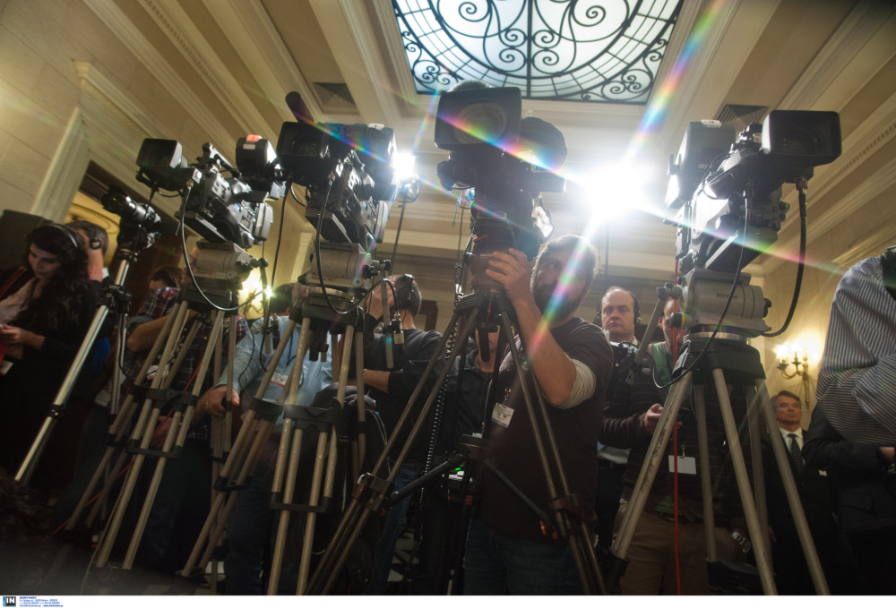 Ιωάννα Μάνδρου: Γιατί απαγορεύεται η τηλεοπτική μετάδοση της δίκης των Τεμπών (video)