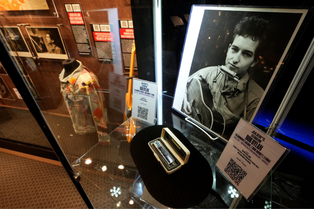 Μπομπ Ντίλαν: σπάνιο προσχέδιο τραγουδιού βρέθηκε μέσα σε βιβλίο του Άλεν Γκίνσμπεργκ