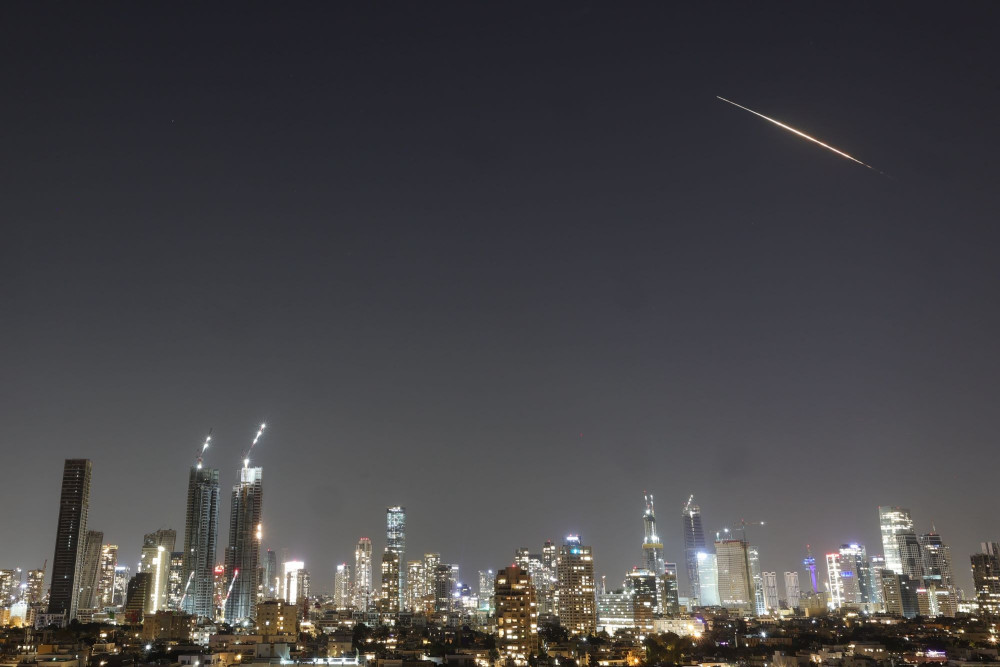 Το Ιράν λέει ότι συνεχίζει την παραγωγή πυραύλων - Μήνυμα Ισραήλ για το τέλος του πολέμου