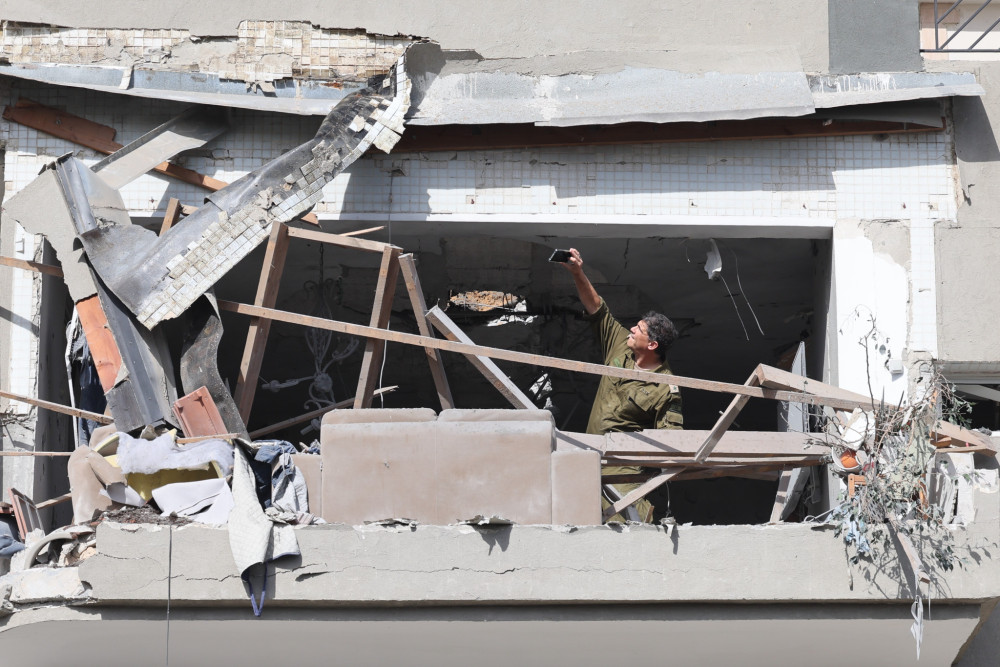 Mπαράζ ιρανικών πυραύλων στο Ισραήλ μετά το πλήγμα σε κοίτασμα φυσικού αερίου - Ζημιές σε κατοικίες (video)