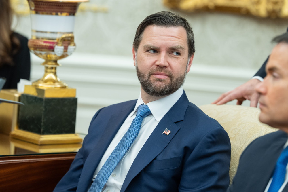 Τζέι ντι Βανς: Η μπάλα βρίσκεται στο γήπεδο του Ιράν - Η Τεχεράνη καταγγέλλει «παραβίαση εθνικής κυριαρχίας»