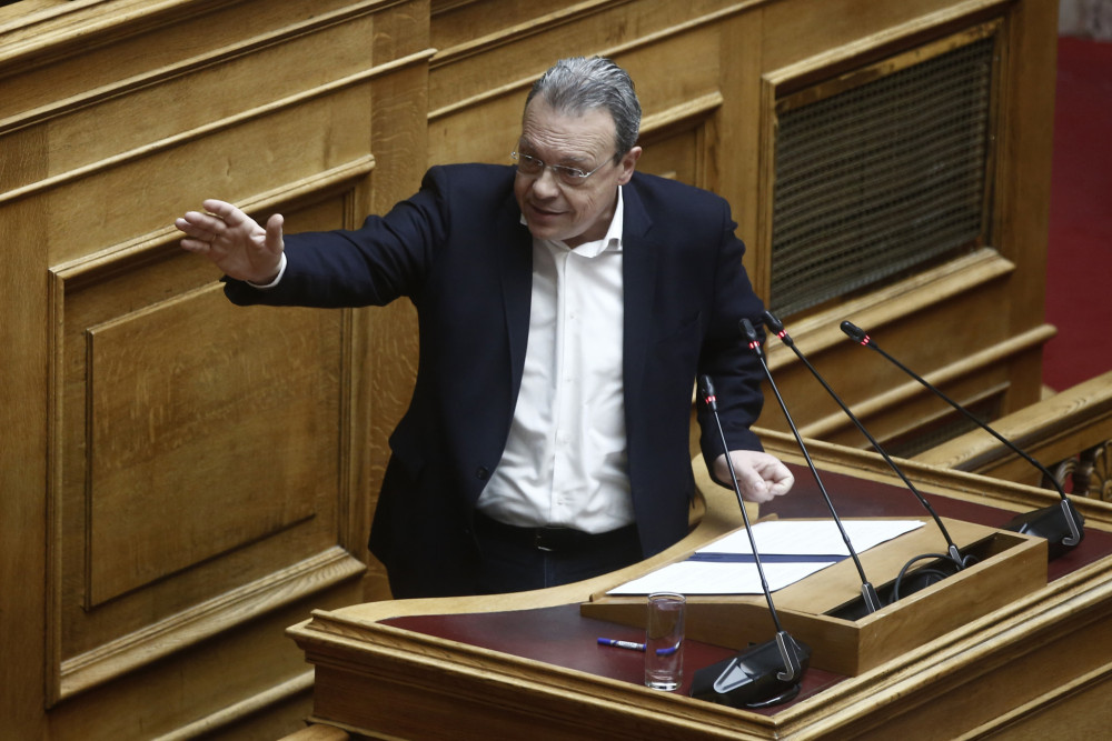 O Φάμελλος έφυγε, αλλά πήρε και την έδρα: όταν μιλούσε για «θεσμική εκτροπή»