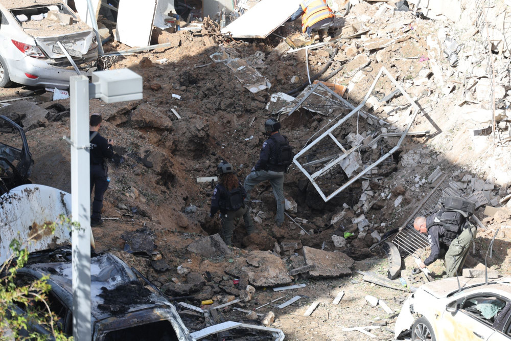 Τραυματίες στο Ισραήλ, δύο νεκροί στα ΗΑΕ - Πλήγματα σε Ιράν, συνέχιση των επιχειρήσεων στον Λίβανο