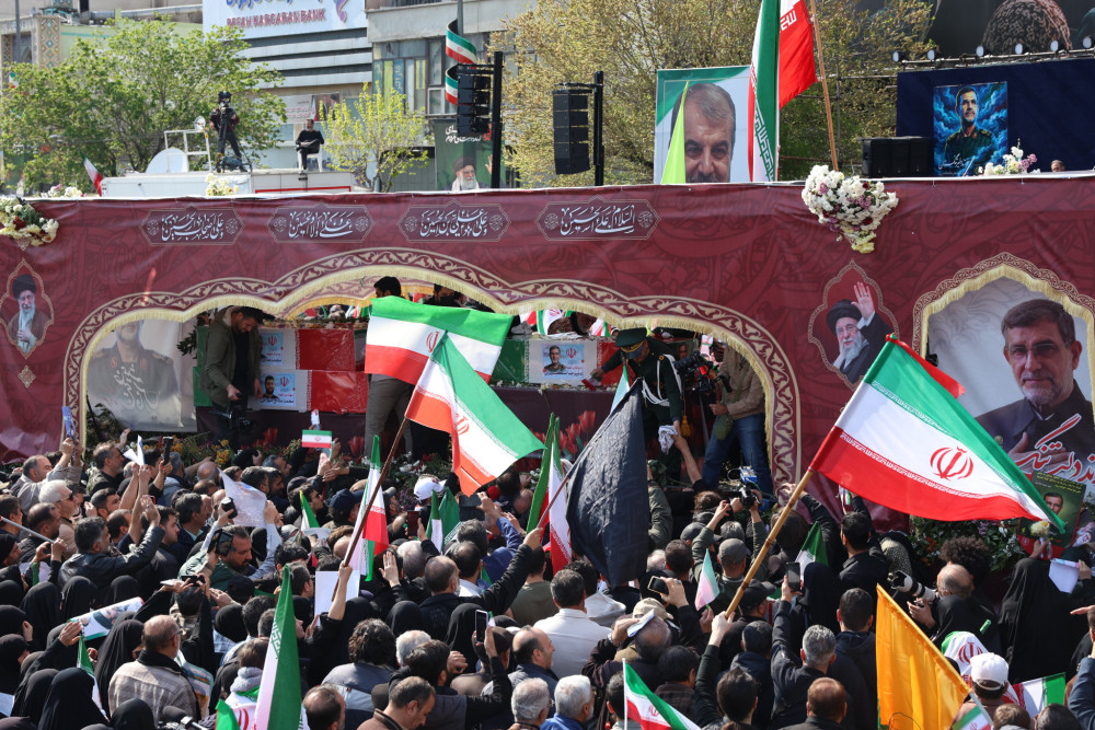 Ο Ντόναλντ Τραμπ ισχυρίζεται ότι το Ιράν ζήτησε εκεχειρία, αλλά η Τεχεράνη διαψεύδει