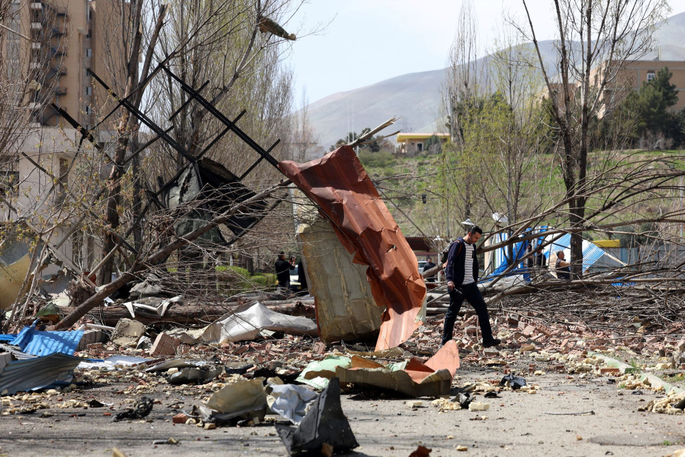 Απειλεί το Ιράν με «καταστροφικά πλήγματα» - Axios: διαπραγματεύσεις για 45ήμερη κατάπαυση πυρός