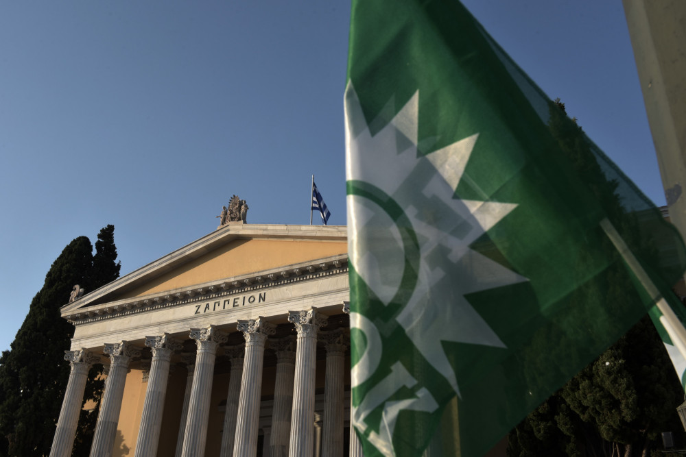 Το ΠΑΣΟΚ μεταξύ σοβαρού και αστείου