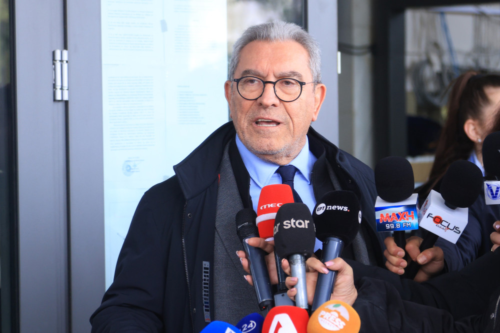 Βασίλης Καπερνάρος για την επίθεση στο γραφείο του: Δεν φοβάμαι τίποτα και κανέναν