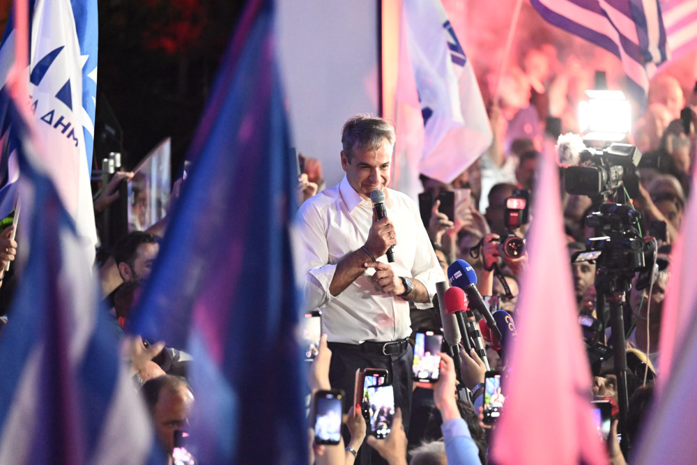 Δημοσκόπηση MRB: υψηλή συσπείρωση για τη ΝΔ - περιορισμένη δυναμική για Τσίπρα και Καρυστιανού