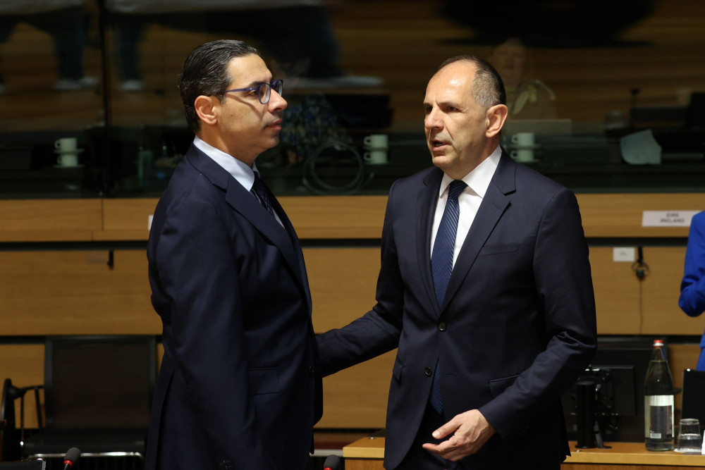 Κύπρος: ευχαριστίες Κόμπου στον Γεραπετρίτη για το Άγιο Φως