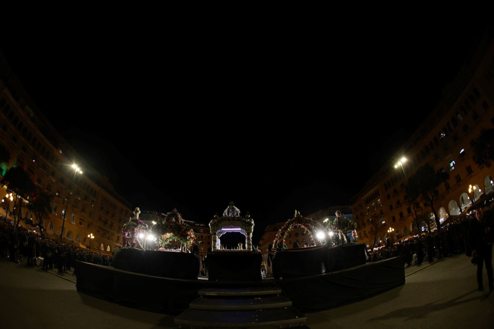 Θεσσαλονίκη: συνάντηση πέντε Επιταφίων στην πλατεία Αριστοτέλους