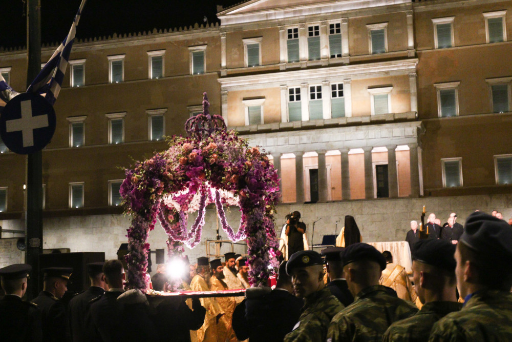 Μεγάλη Παρασκευή: πότε γίνεται η περιφορά του Επιταφίου στις ενορίες