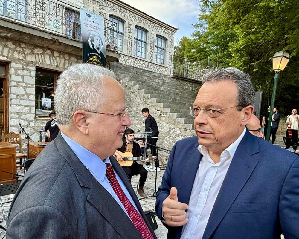 Πρέσπες, ιδεοληψία και καφές στη Βουλή: Το παιχνίδι των λέξεων Φάμελλου - Κοτζιά