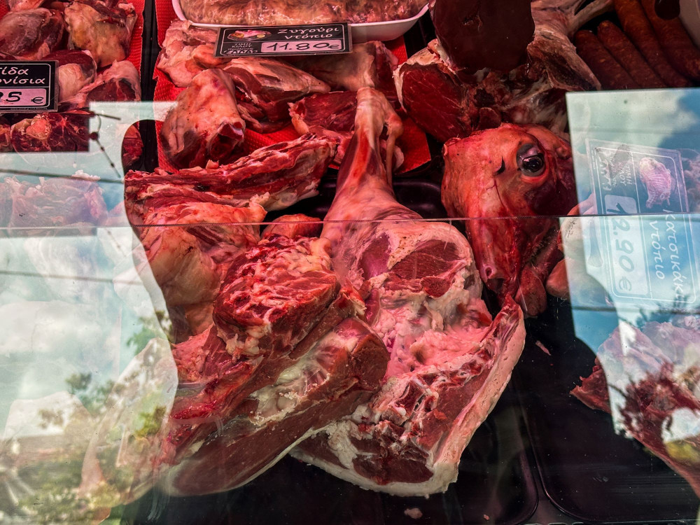 Περιφέρεια Αττικής: κατασχέθηκαν 11 τόνοι ακατάλληλων κρεάτων - Μήνυμα μηδενικής ανοχής από Χαρδαλιά