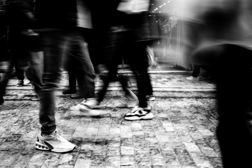 Αλλού οι πολίτες, αλλού η αντιπολίτευση: κομματική περιχαράκωση και τοξικότητα