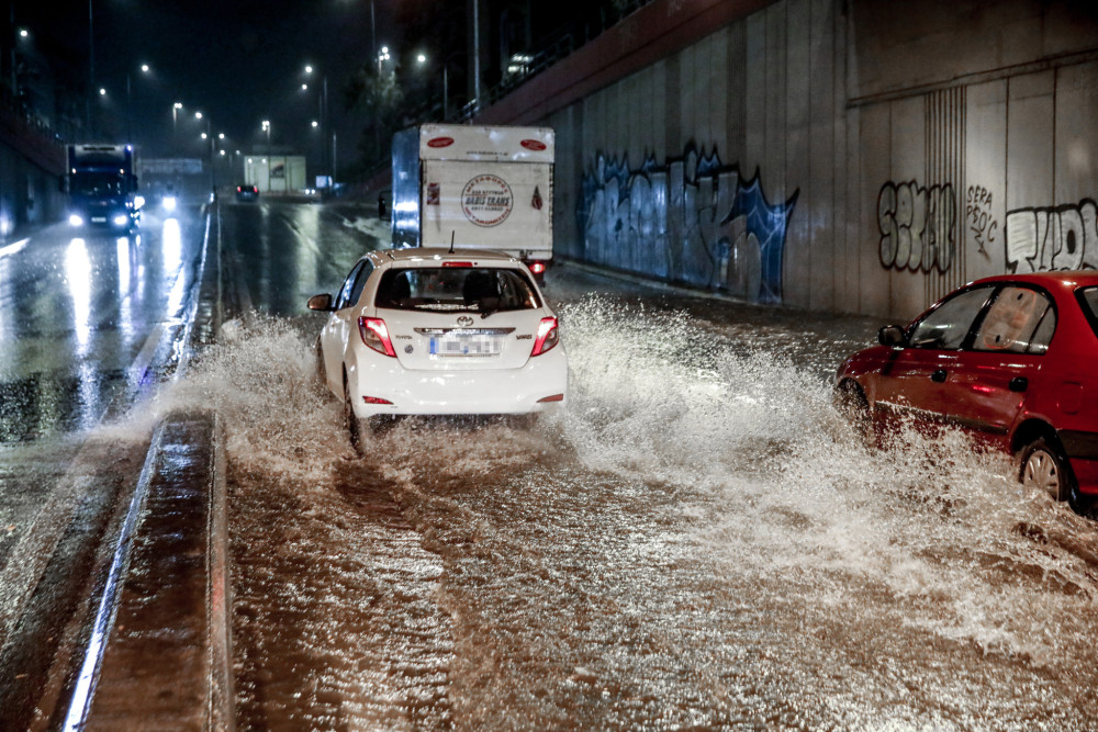Στο «κόκκινο» η κακοκαιρία: βροχές, άνεμοι και έκτακτες κυκλοφοριακές ρυθμίσεις στην Αττική