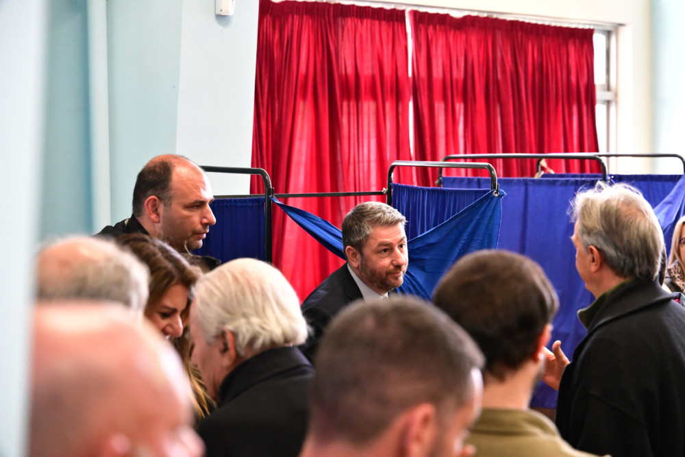 Οι δημοσκοπήσεις του… 2008, ο «μύθος» του ΠΑΣΟΚ και η παλιά καλή «λάσπη» του ανεμιστήρα