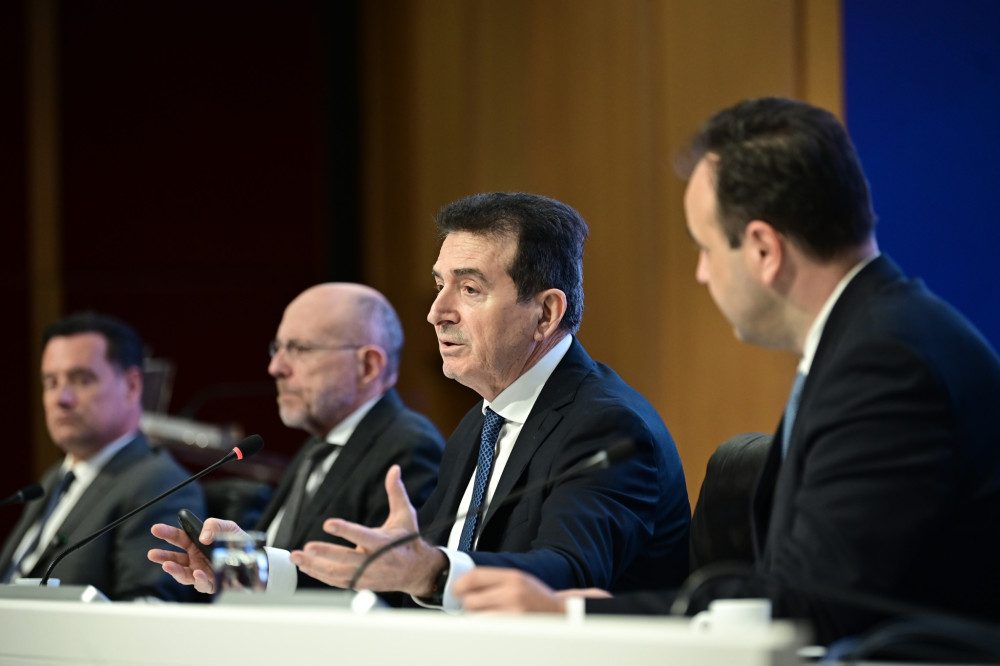 Μιχάλης Χρυσοχοΐδης: «Μηδενική ανοχή στην πώληση αλκοόλ και καπνού σε ανηλίκους»