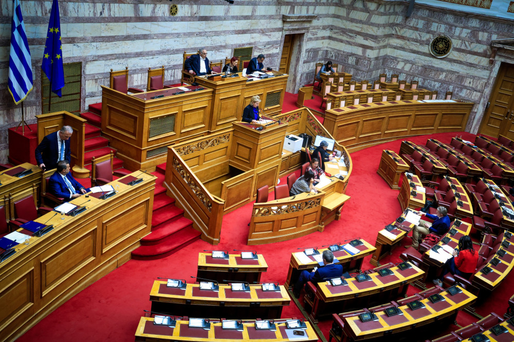 Βουλή: «Πράσινο φως» στα μέτρα για την αισχροκέρδεια - Προειδοποίηση Θεοδωρικάκου για νέες αυξήσεις καυσίμων