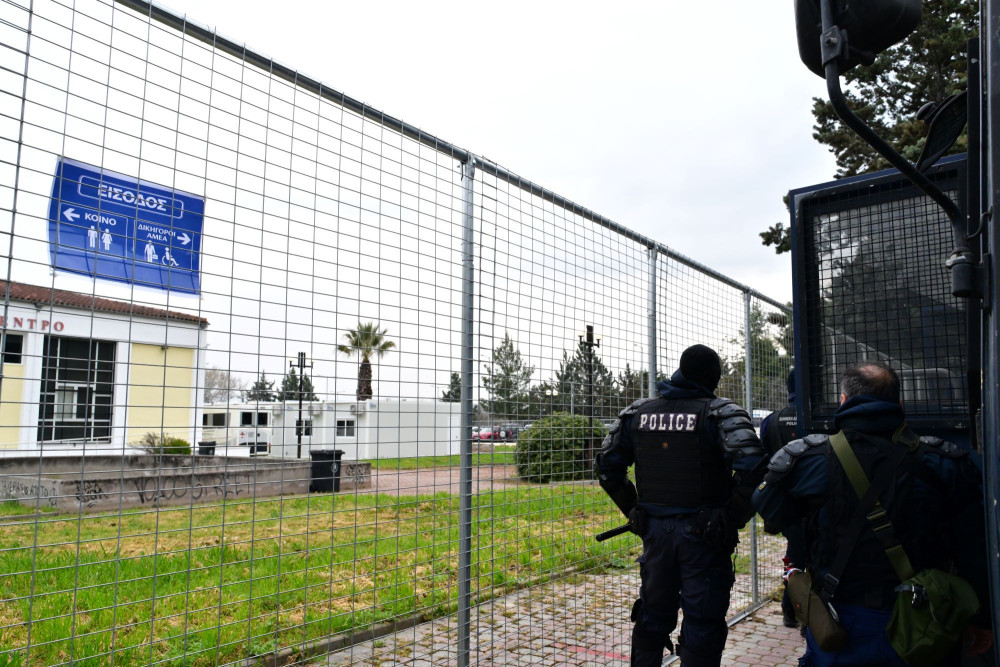 Ξεκίνησε η δίκη για την τραγωδία στα Τέμπη - Στο εδώλιο 36 άτομα