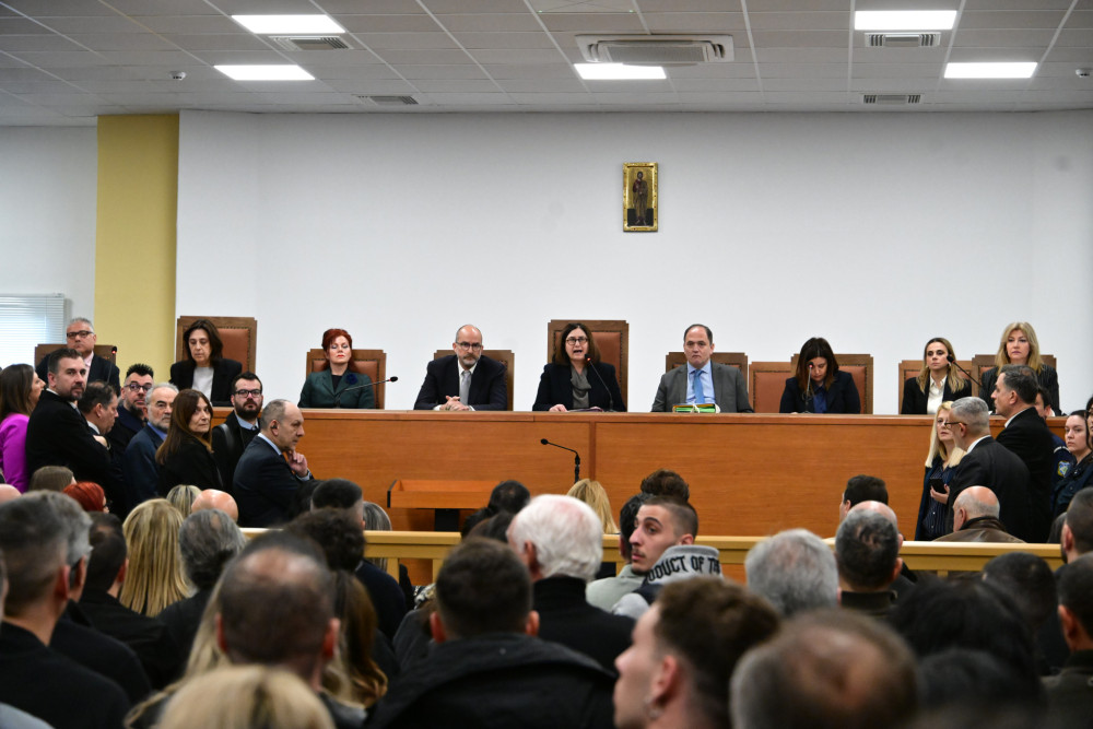 Τέμπη: Σκληρή παρέμβαση Σεβαστίδη - Πολιτικά σόου και fake news γύρω από τη δίκη