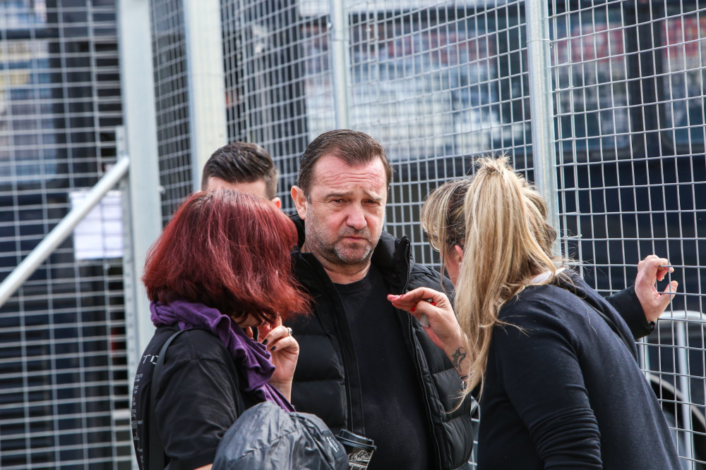 Τέμπη: συγγενείς θυμάτων και δικηγόροι μιλούν στο «Μανιφέστο» και στηλιτεύουν την μπαχαλοποίηση της δίκης