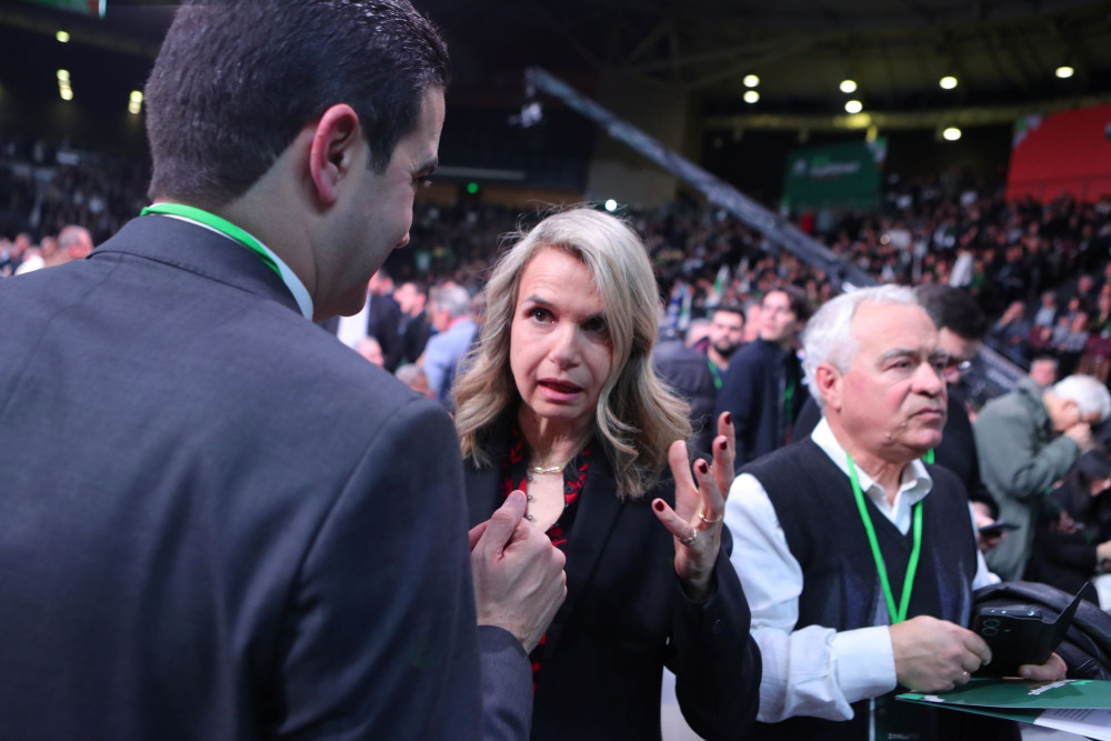 Το ΠΑΣΟΚ αντιγράφει ΣΥΡΙΖΑ: από τους «αργυρώνητους» ψηφοφόρους στους «πελάτες»