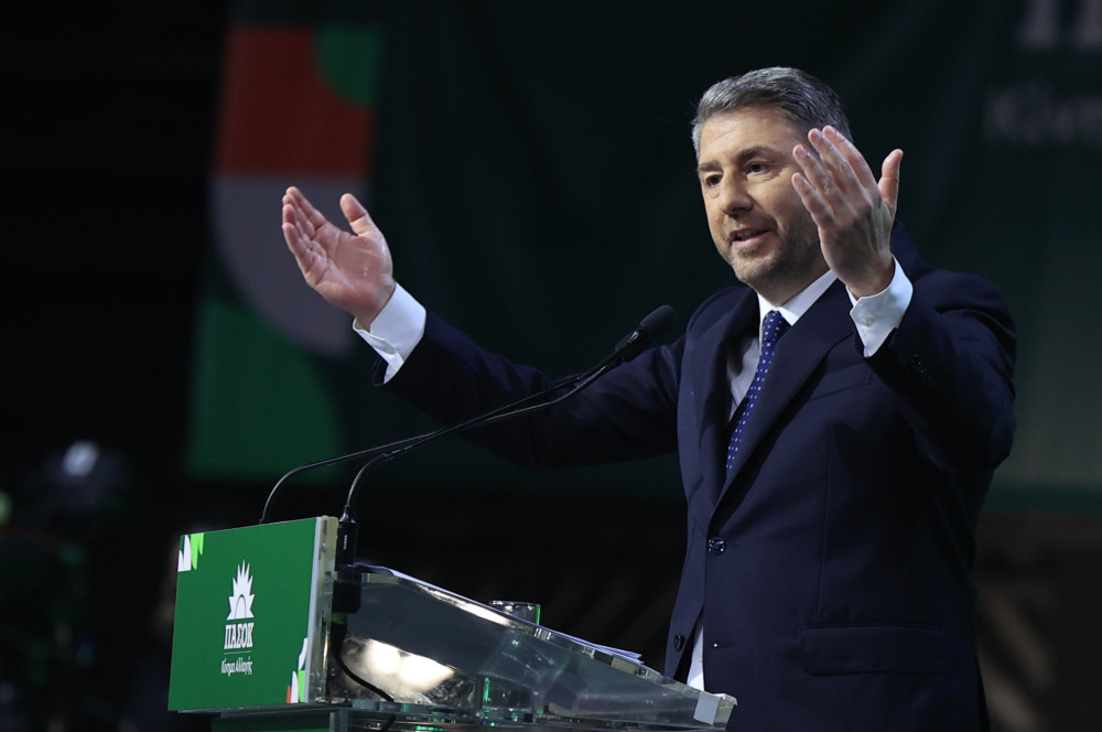 Ανδρουλάκης ως «Δον Κιχώτης» της πολιτικής: Λεφτόδεντρα, μεγάλες υποσχέσεις και… μηδέν ρεαλισμός