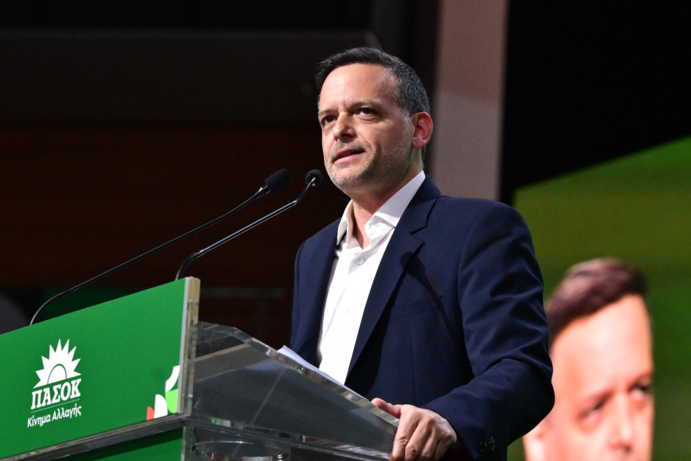 Όταν η αφίσα γίνεται πολιτική γκάφα: το επικοινωνιακό αυτογκόλ του Χάρη Δούκα