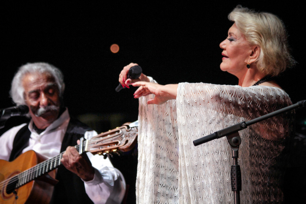 Μαρινέλλα: πλήθος κόσμου στο λαϊκό προσκύνημα της σπουδαίας τραγουδίστριας (video-photos)