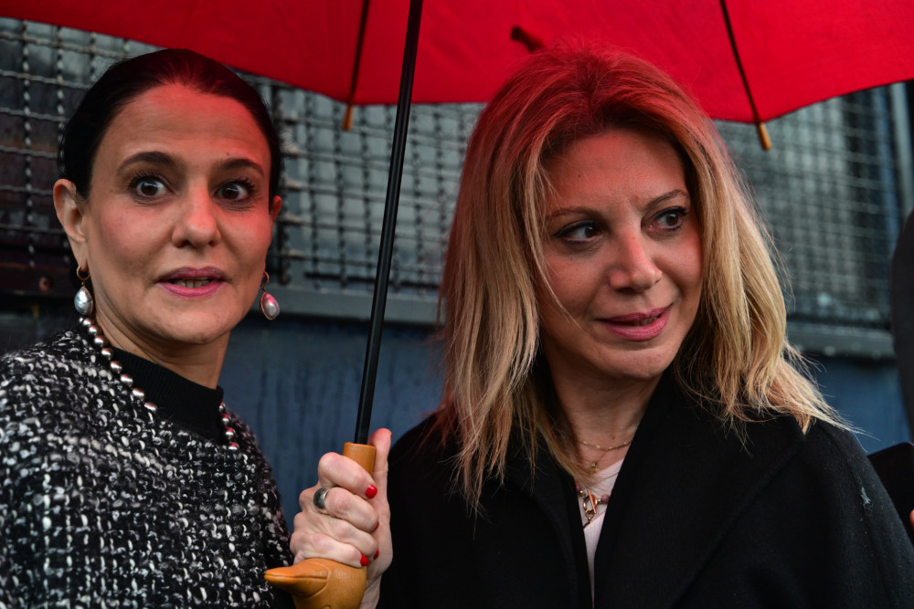 Το σόου στη δίκη των Τεμπών και το κόμμα Καρυστιανού