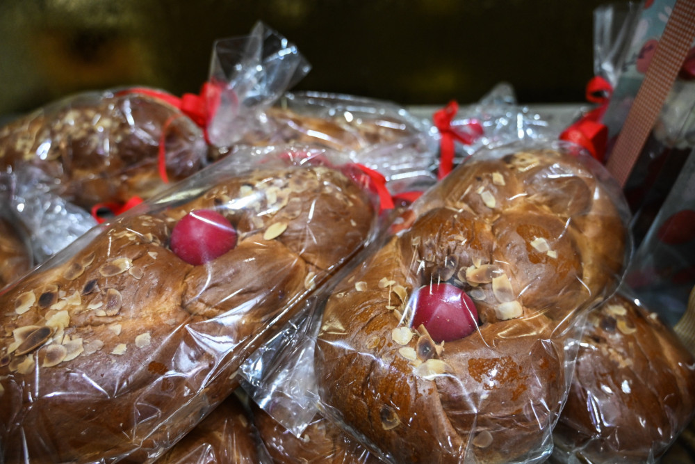 Μυτιλήνη: ένα ιστορικό πασχαλιάτικο τσουρέκι... έργο τέχνης (photos)