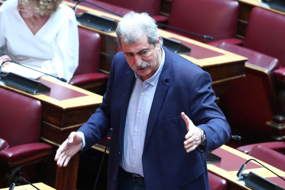 Αλήθεια, σύντροφοι του ΣΥΡΙΖΑ, είναι «αμόρφωτος» όποιος δεν έχει πτυχίο;