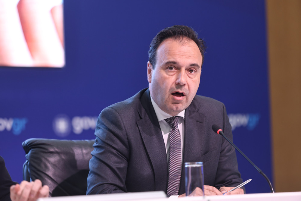 Δημήτρης Παπαστεργίου: Τέλος στα social media για τα παιδιά - Πρόστιμα σε πλατφόρμες που παραβιάζουν (video)