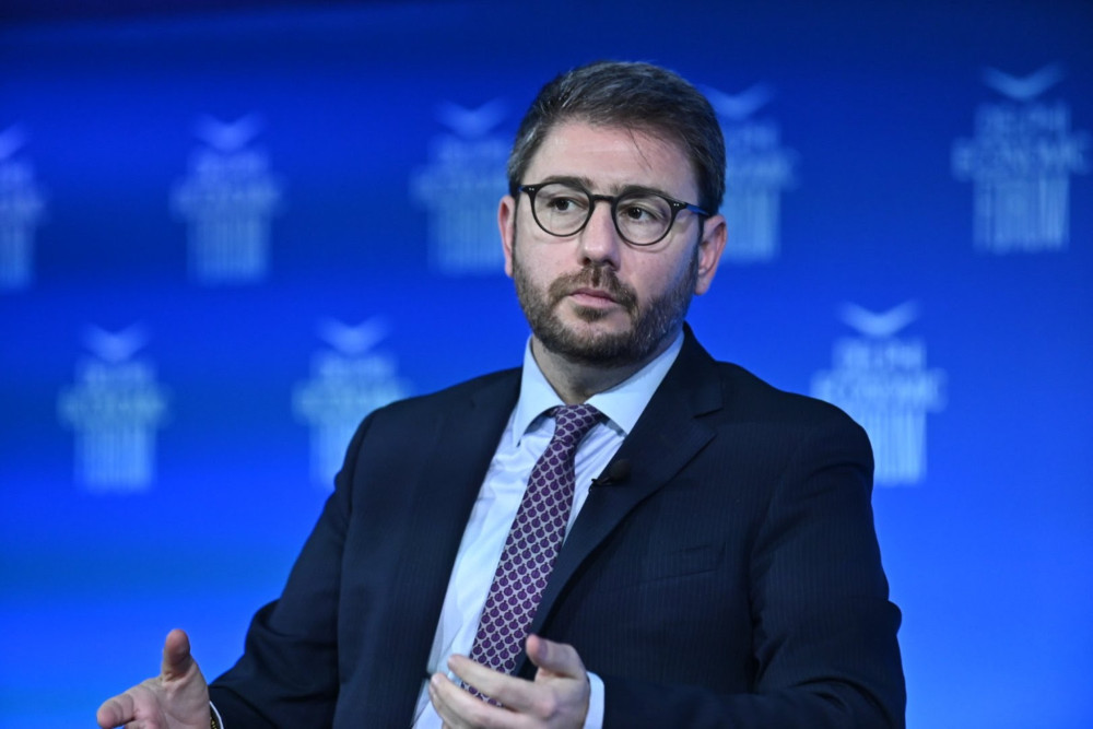 Ο Ανδρουλάκης θέλει «να φυσήξει άνεμος κι αέρας αλλαγής», αλλά η «βελόνα» στις δημοσκοπήσεις είναι ακίνητη