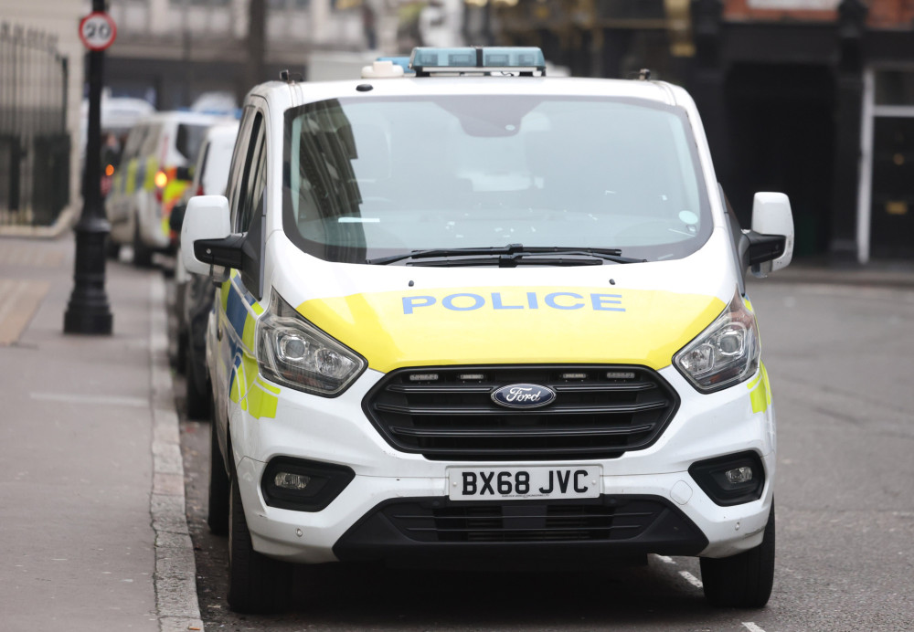 Συναγερμός στο Ντέρμπισαϊρ: όχημα παρέσυρε πεζούς σε πολυσύχναστο σημείο - Δεκάδες τραυματίες (video)