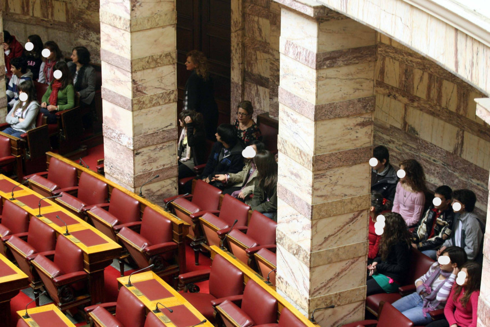 Προστατέψτε τα παιδιά από το βασανιστήριο της Βουλής