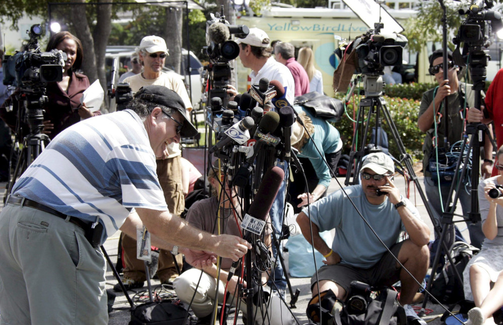 CBS: τίτλοι τέλους στην αιωνόβια ενημερωτική ραδιοφωνική υπηρεσία του ομίλου