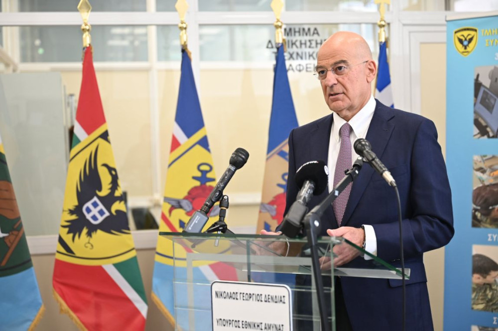 Στον σταθμό παραγωγής drones στις Αχαρνές ο Νίκος Δένδιας