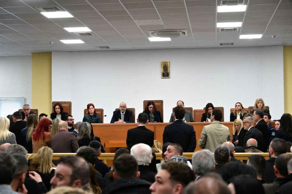 Τέμπη: λαϊκό δικαστήριο στήνουν τα πολιτικά άκρα
