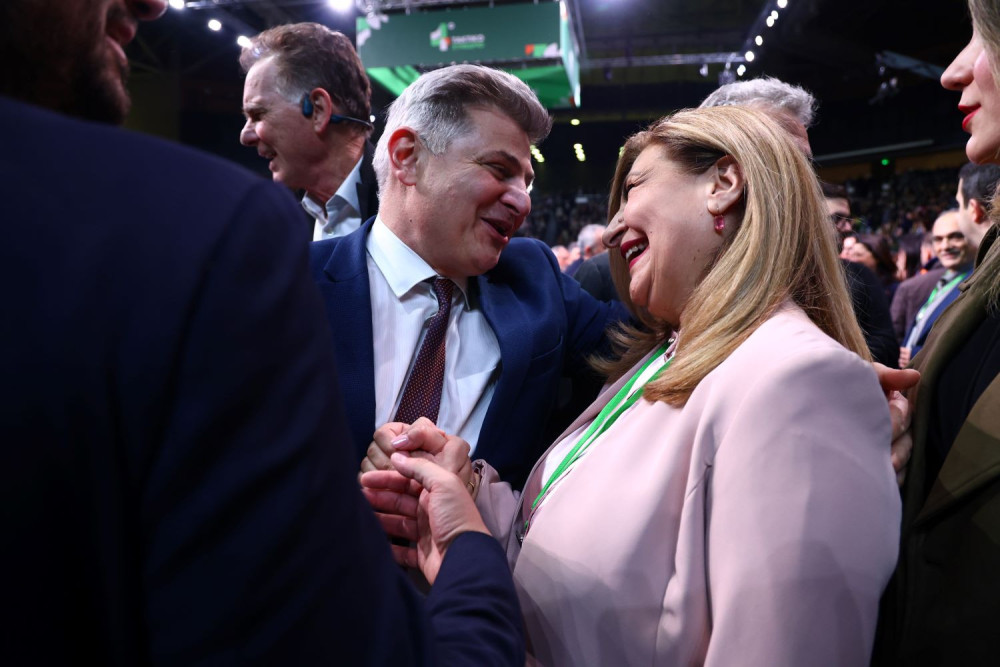 Πολιτικοί γυρολόγοι: Από την Τζάκρη και τη Θρασκιά στον... Φαραντούρη